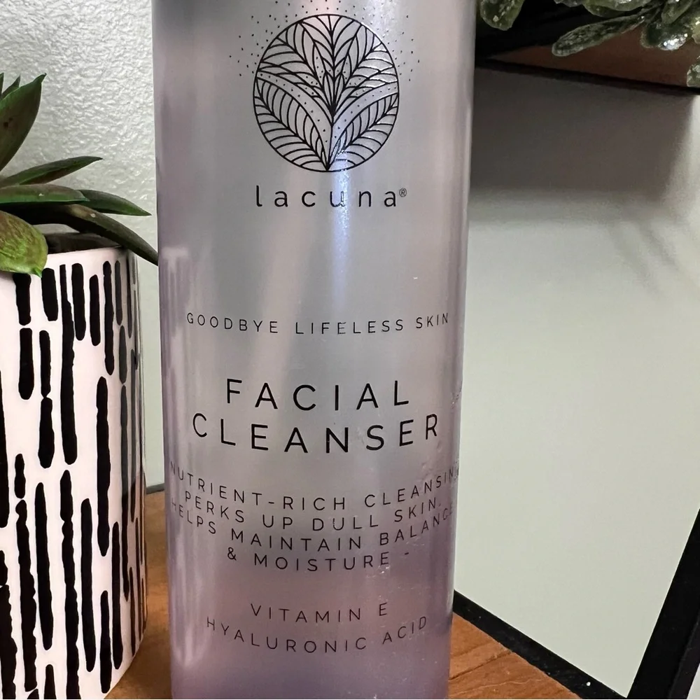 Lacuna Gentle Cleanser with Vitamin E and Hyaluronic Acid NEW 8 oz‎ Discontinued